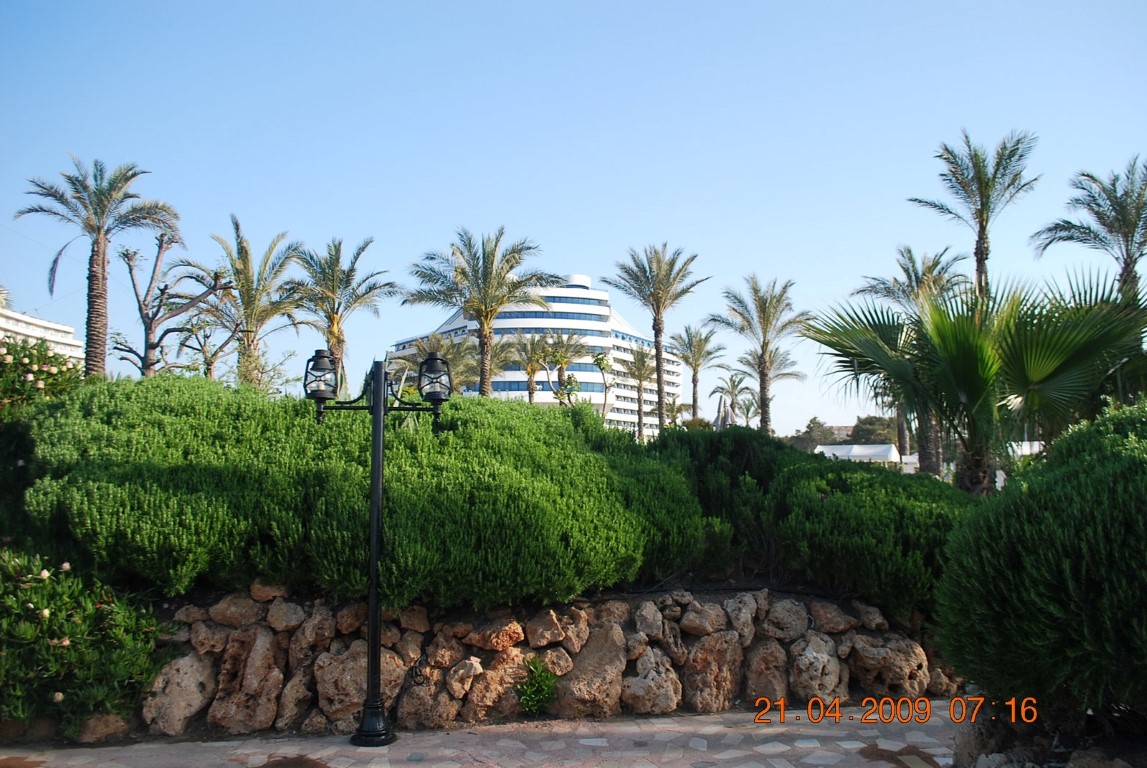 imagini hotel TITANIC LARA